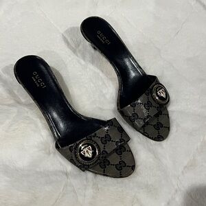 Gucci Hysteria Patent Leather Logo Print Emblem Slip On Kitten Heels Shoes